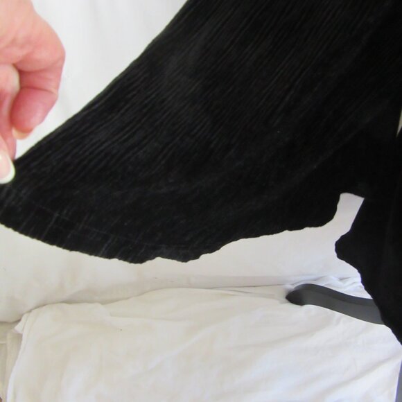 Eloquii Black Velvet Dress Flare Sleeve Textured Keyhole Back Midi Size 28 NWT - Picture 8 of 16